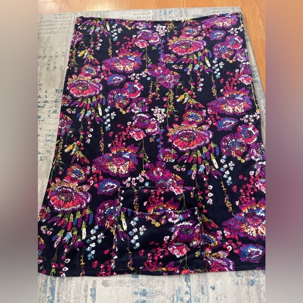 VERA BRADLEY Midnight Wildflowers Bohemian Floral Plush travel Blanket